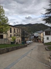 Camino Frances - Dzień 2. Uliczka prowadząca do centrum Villafranca del Bierzo